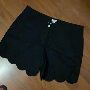 Black, crown and Ivy shorts, 16w